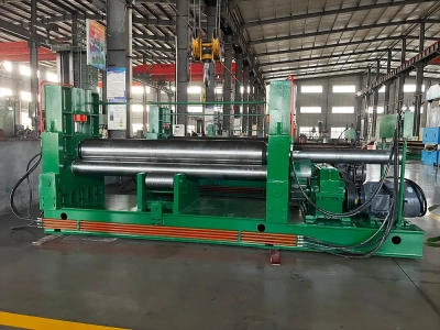 Large Hydraulic Symmetric Plate Rolling Machine For Petroleum Pipeline
